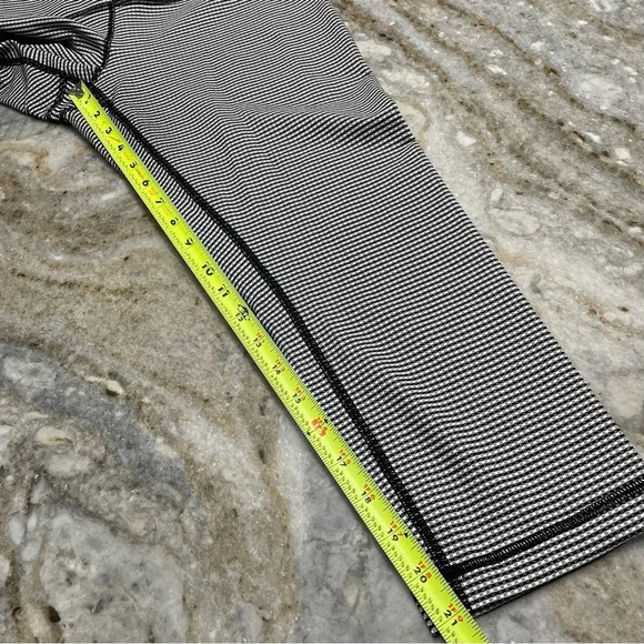 LULULEMON Wunder Under Crop Leggings 21" in Gingham - Picture 8 of 8